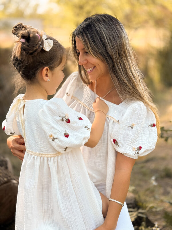 Vestido Fresas de Niña - Image 3