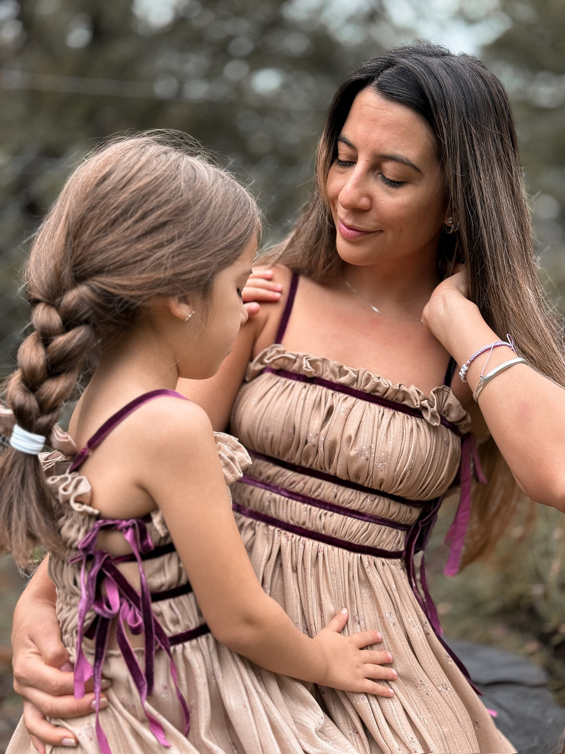 Vestido Orquídea Burgundy de Hija - Image 7