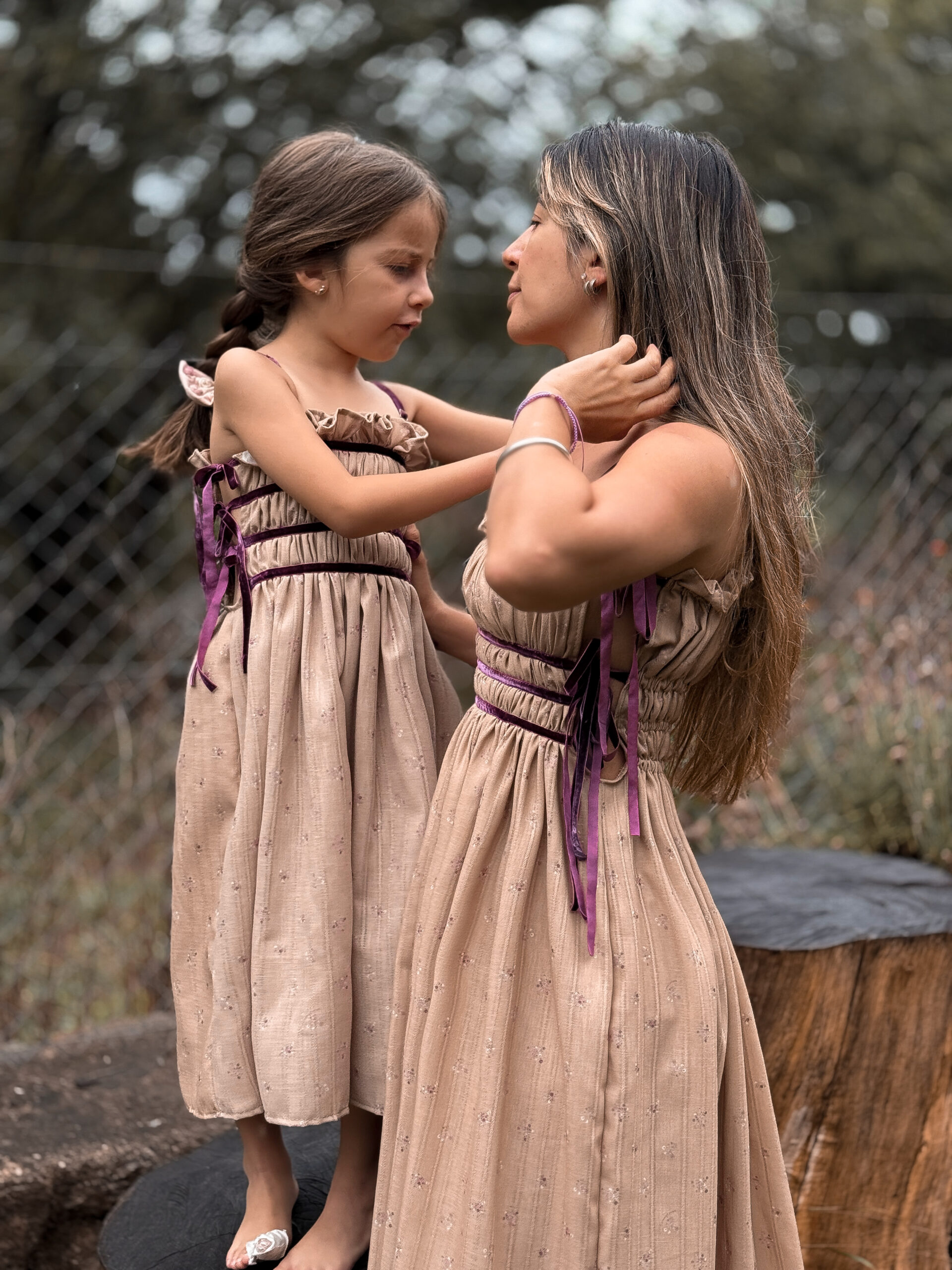 Vestido Orquídea Burgundy de Hija - Image 2